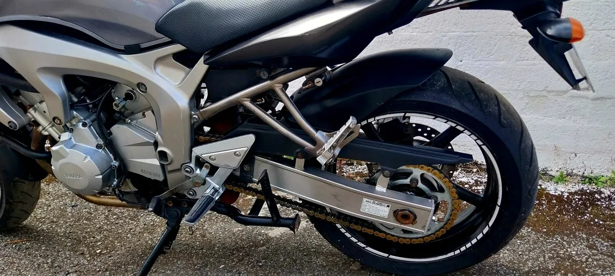 10 YAMAHA FAZER 600 - Image 2