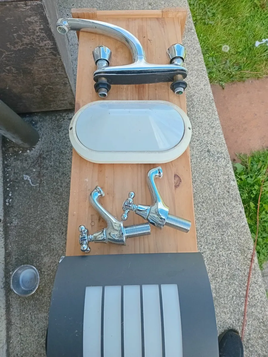 Lights and taps - Image 2