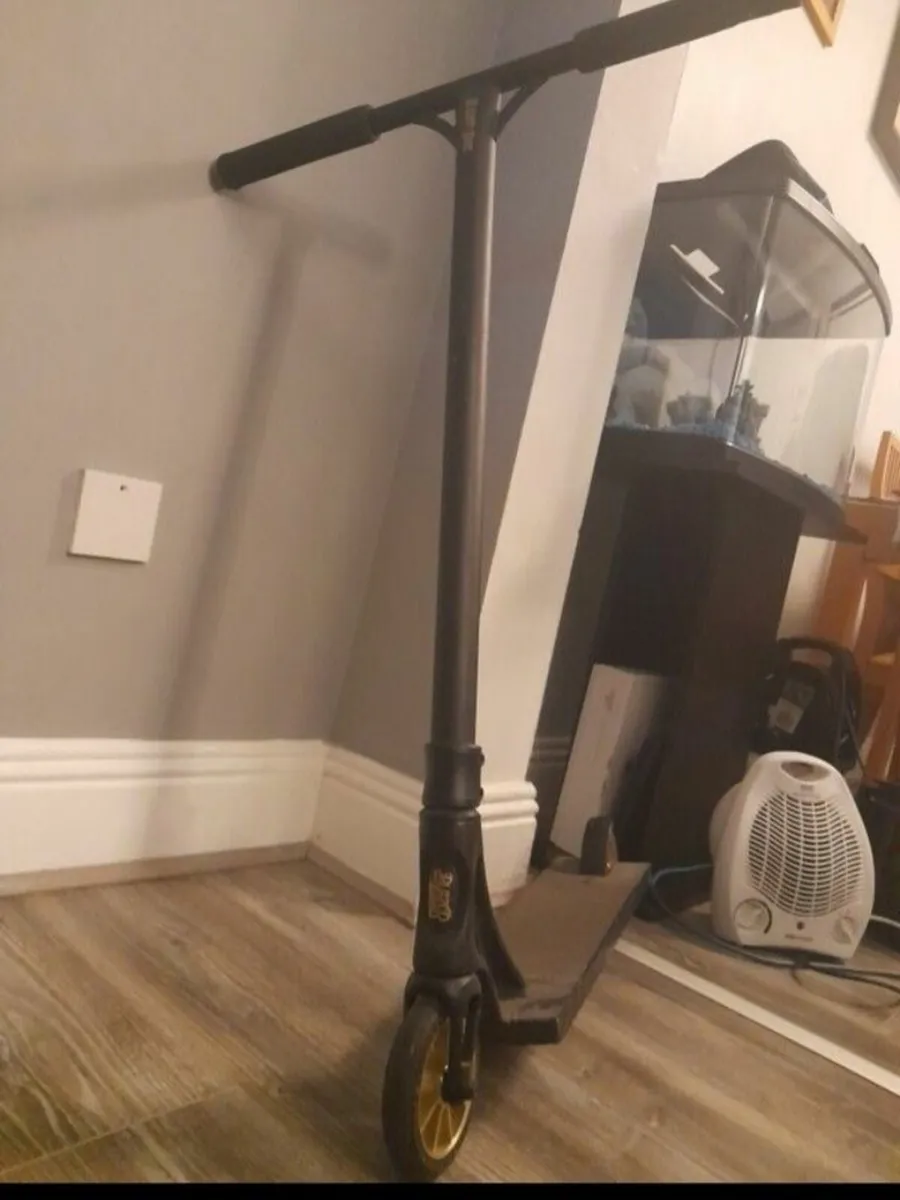 Scooter - Image 1