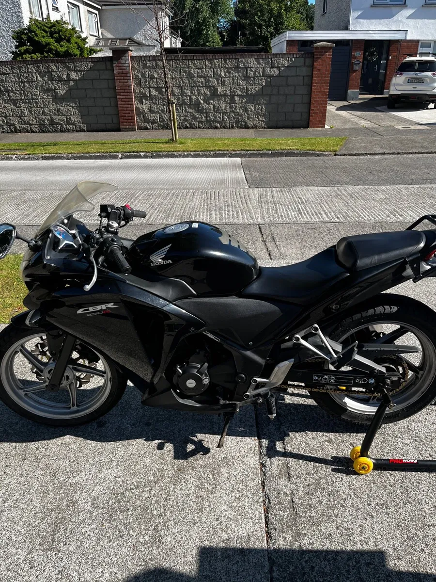 Honda CBR 250R - Image 1