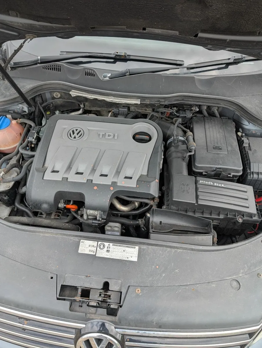 Volkswagen Passat 2012 - Image 1