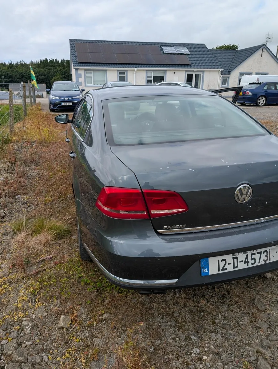 Volkswagen Passat 2012 - Image 2