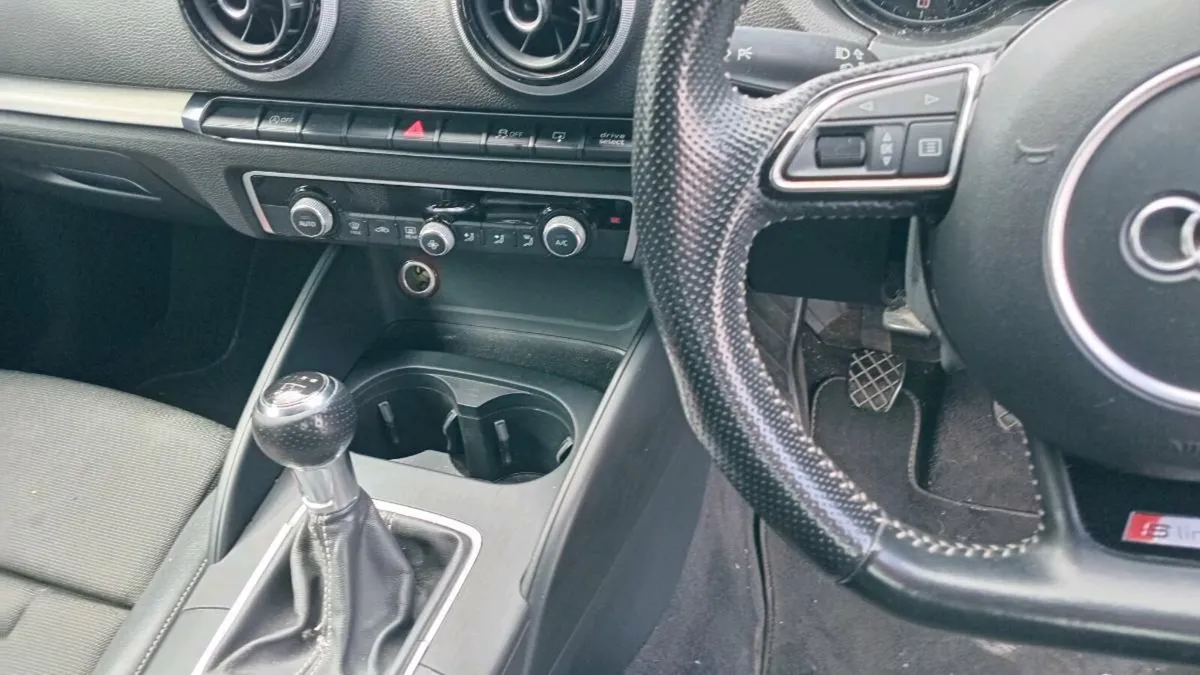 2015 Audo A3 s-line , light damage £5100 - Image 3
