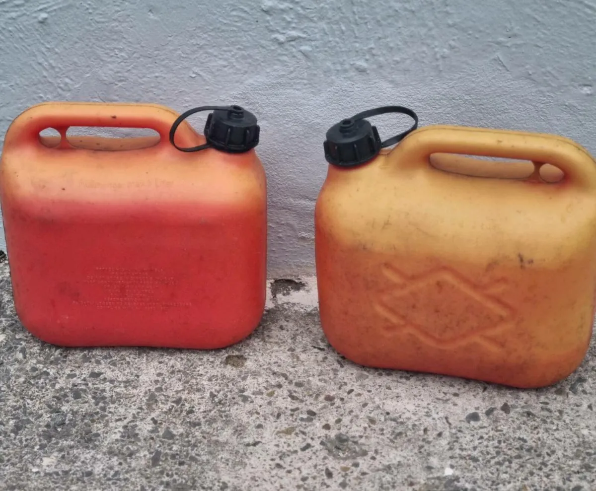 Petrol  ⛽️  cans