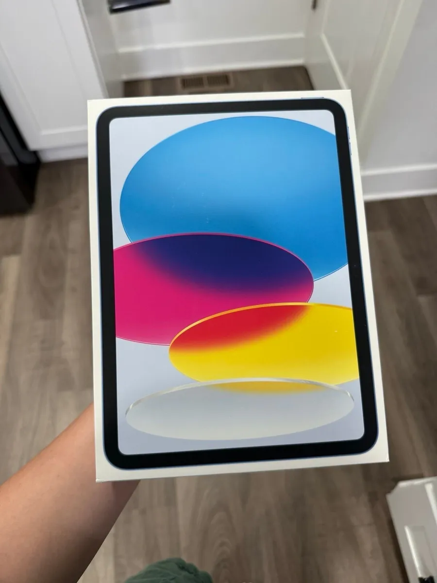 IPad A16 2025 New in Box 128Gb silver - Image 1