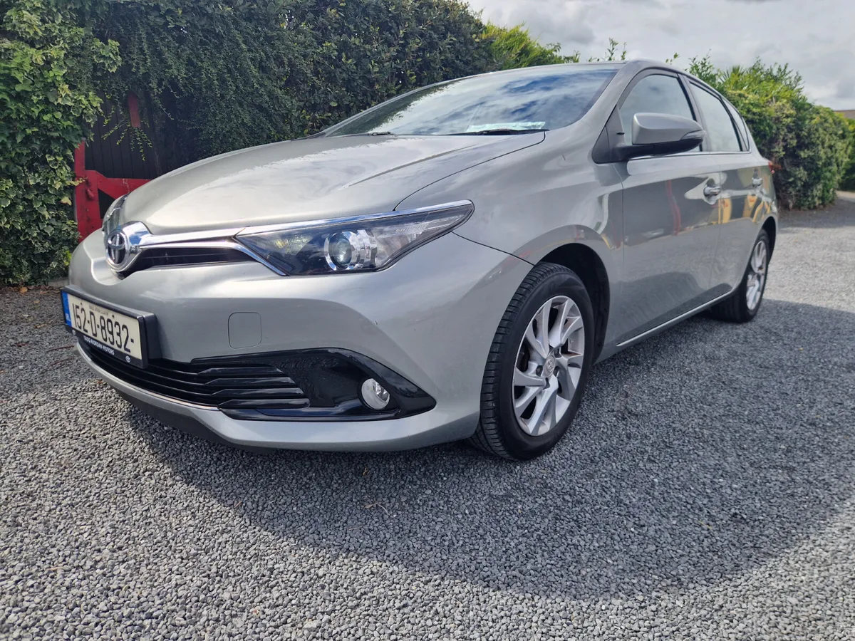 Toyota Auris SOL 1.2 PETROL 2015 - Image 2