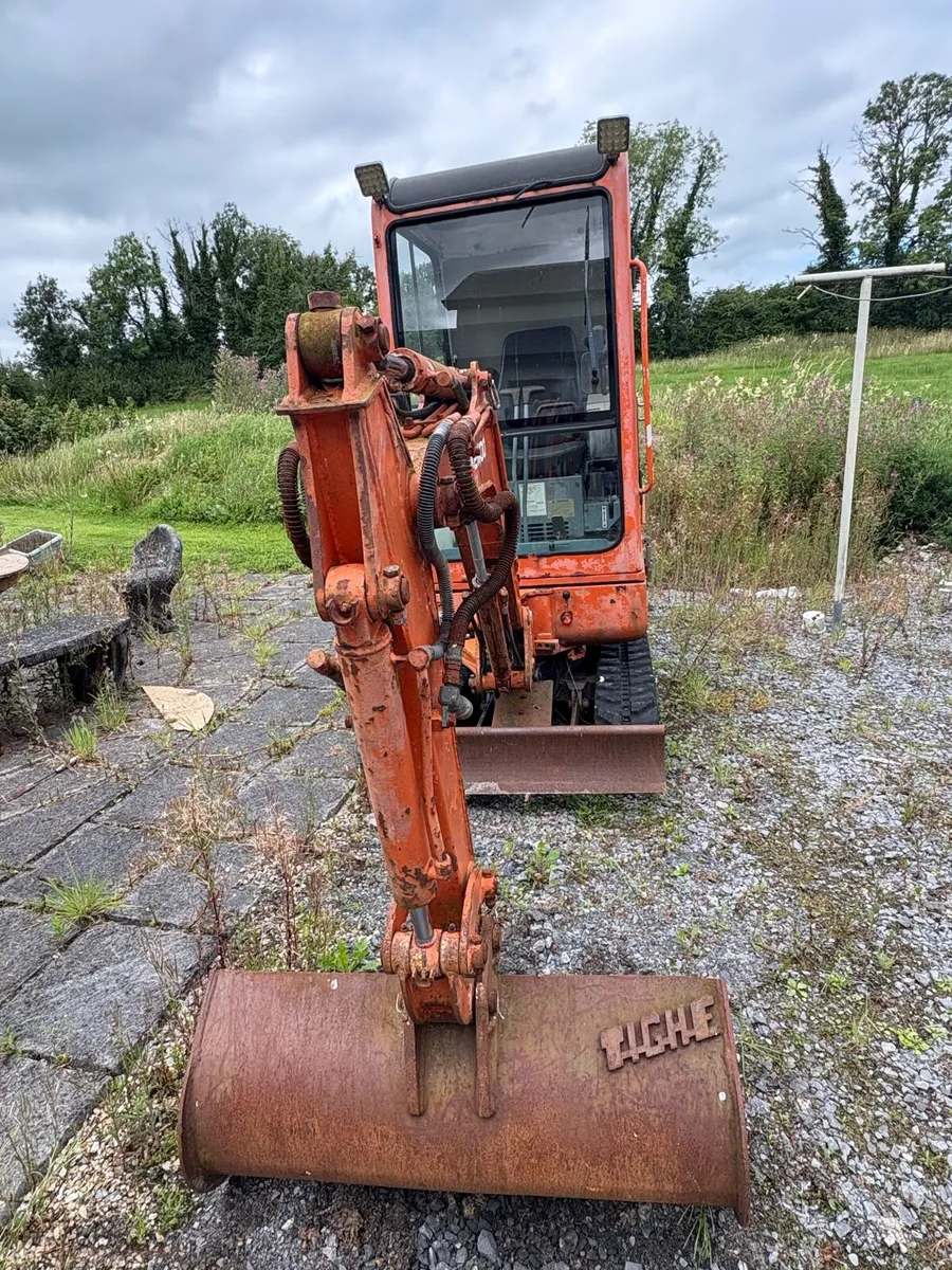DAEWOO 1.5 Ton Mini Digger - Image 1