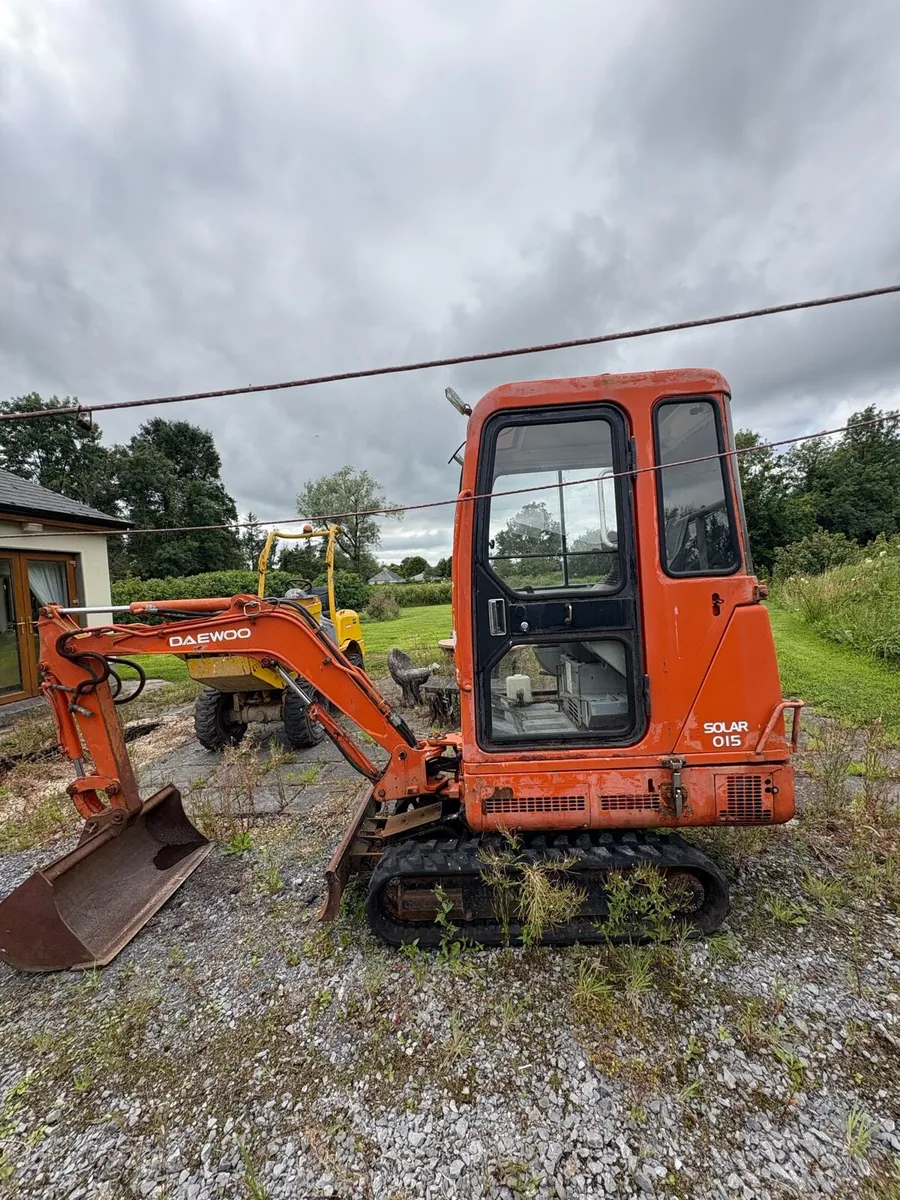 DAEWOO 1.5 Ton Mini Digger - Image 2