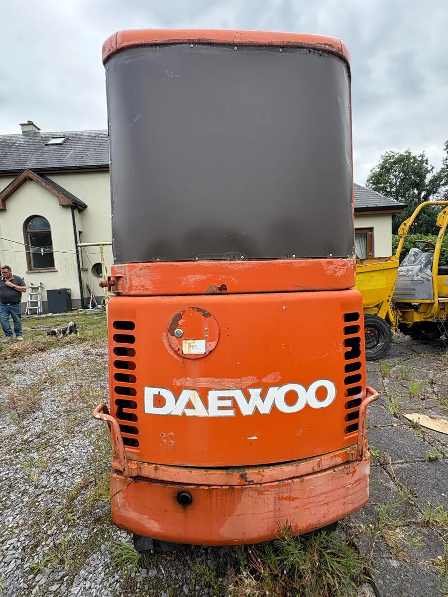 DAEWOO 1.5 Ton Mini Digger - Image 3