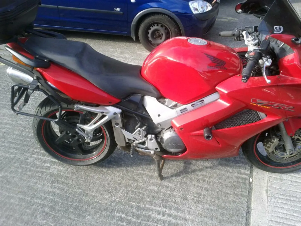 Honda VFR 800 VTEC Project only 2500 Miles - Image 1