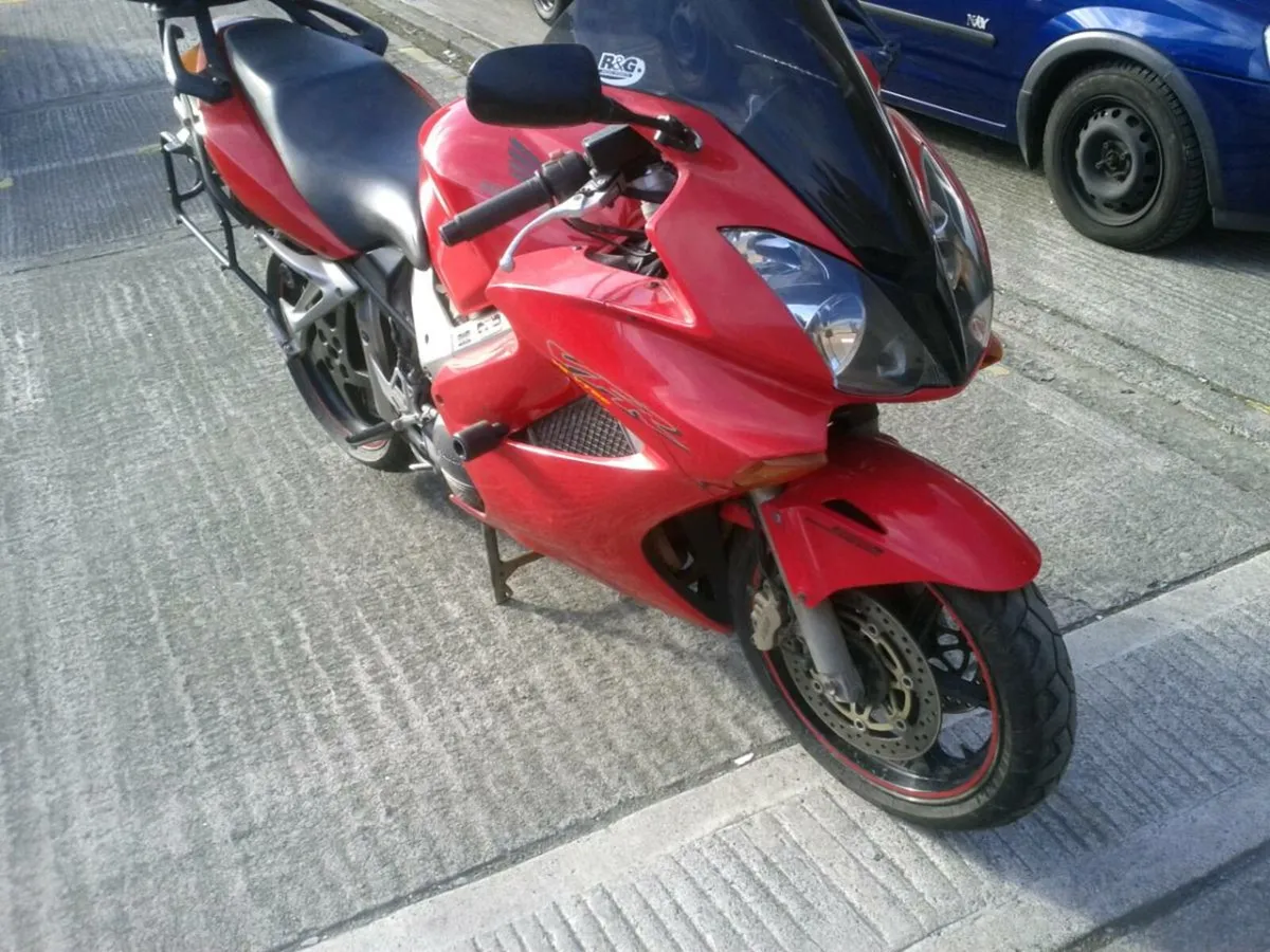 Honda VFR 800 VTEC Project only 2500 Miles - Image 3