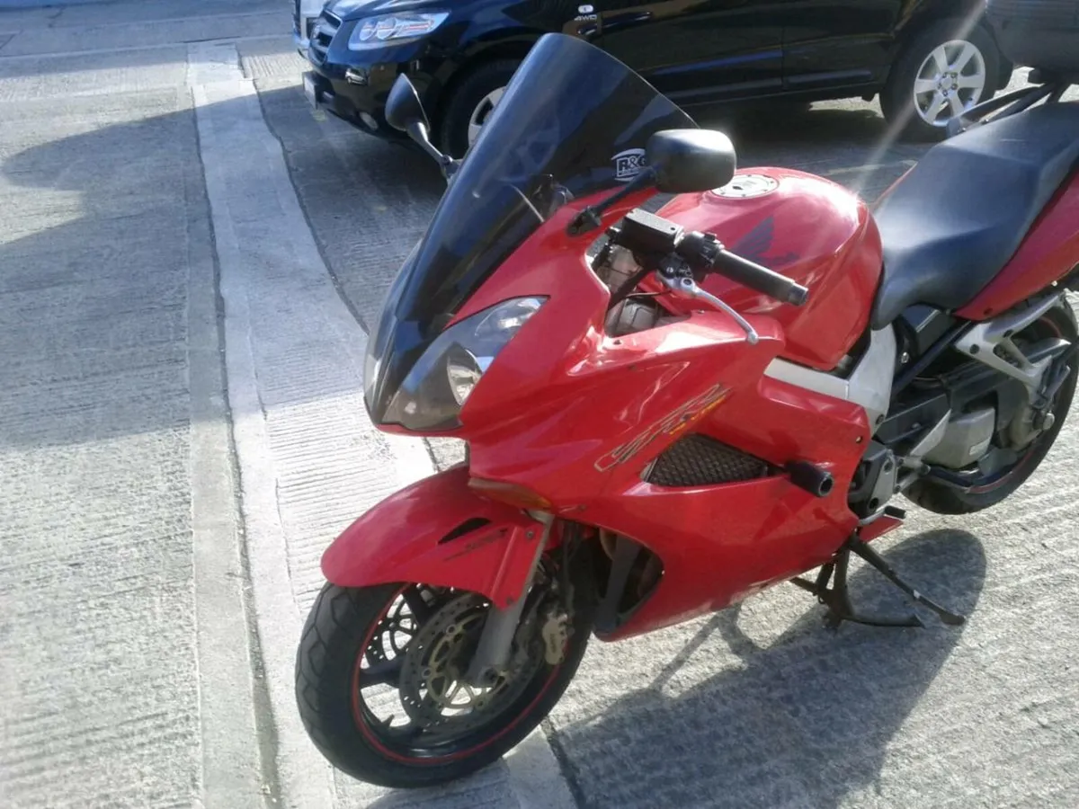 Honda VFR 800 VTEC Project only 2500 Miles - Image 4