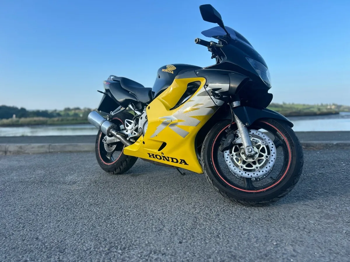 Honda CBR F4 - Image 4