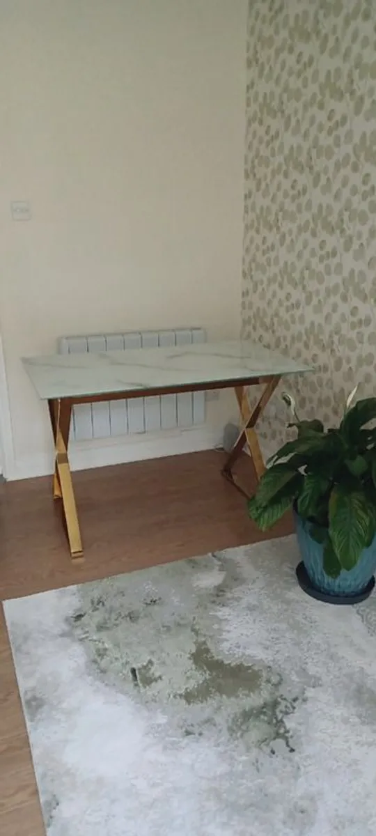 Elegant Dining table - Image 1