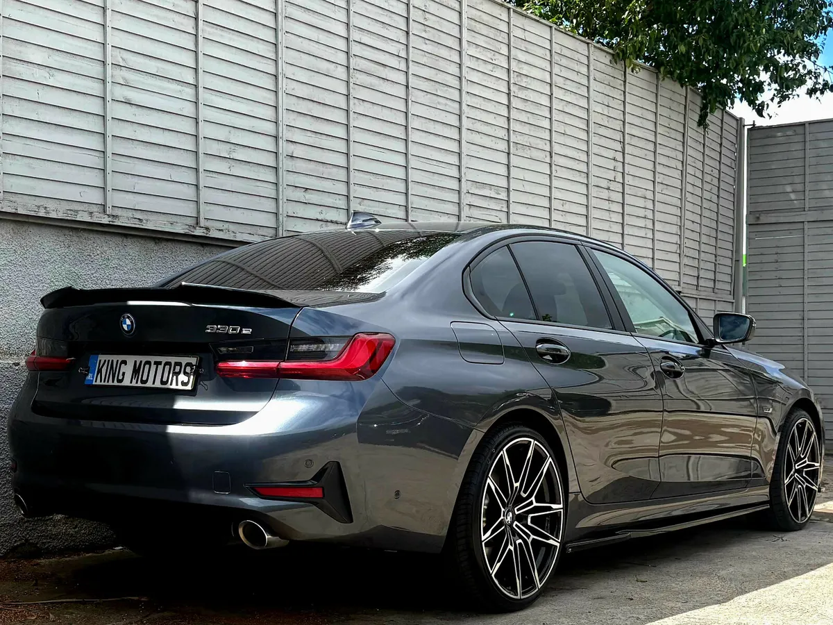 BMW 3-Series 2022 / SE PRO / M-DESIGN PACK - Image 3