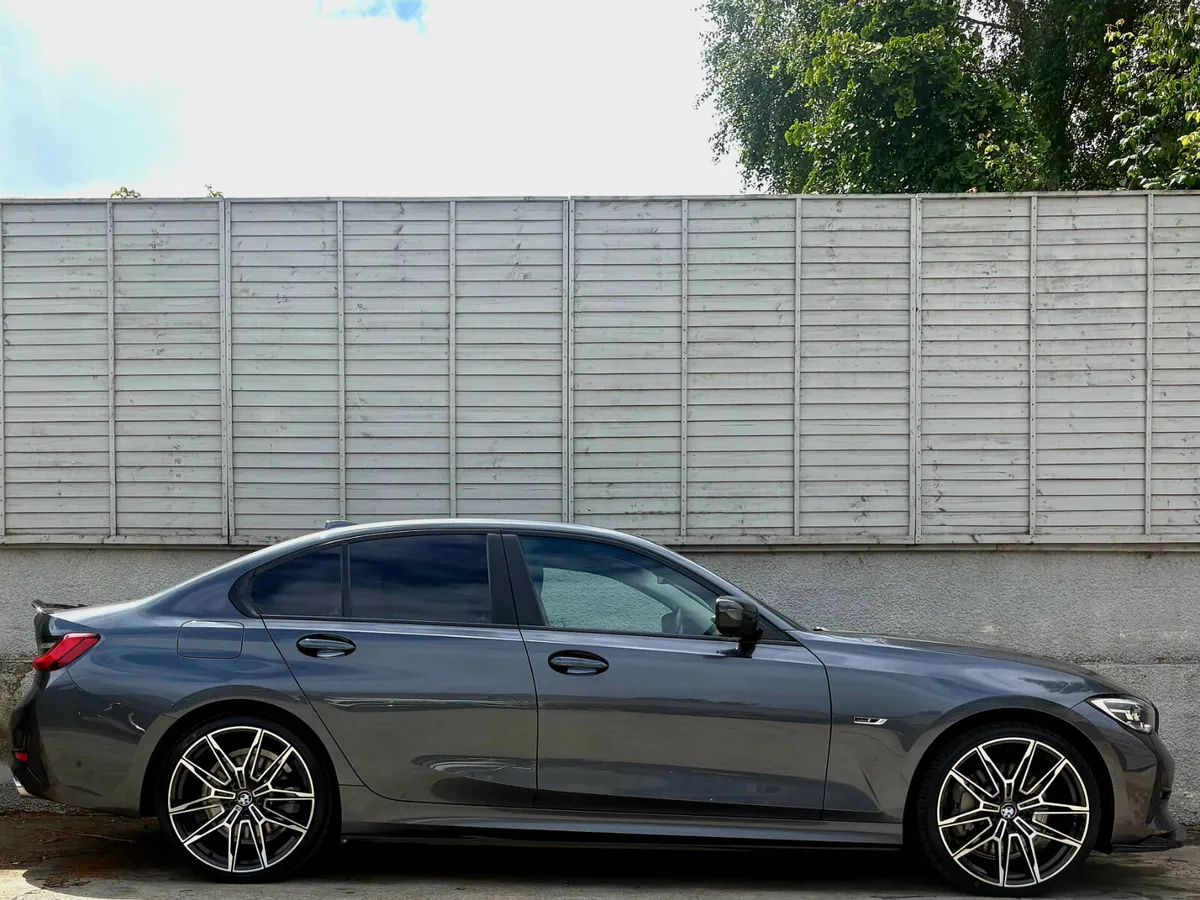 BMW 3-Series 2022 / SE PRO / M-DESIGN PACK - Image 2