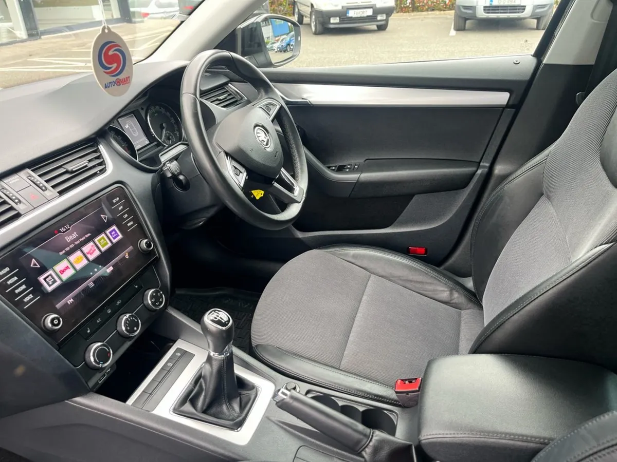 Skoda Octavia SOL 1.6tdi 115HP Manual - Image 3