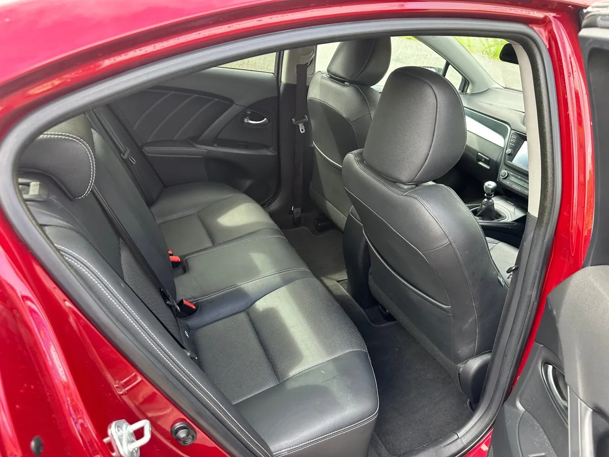 2017 Toyota Avensis. Damage repairable - Image 2