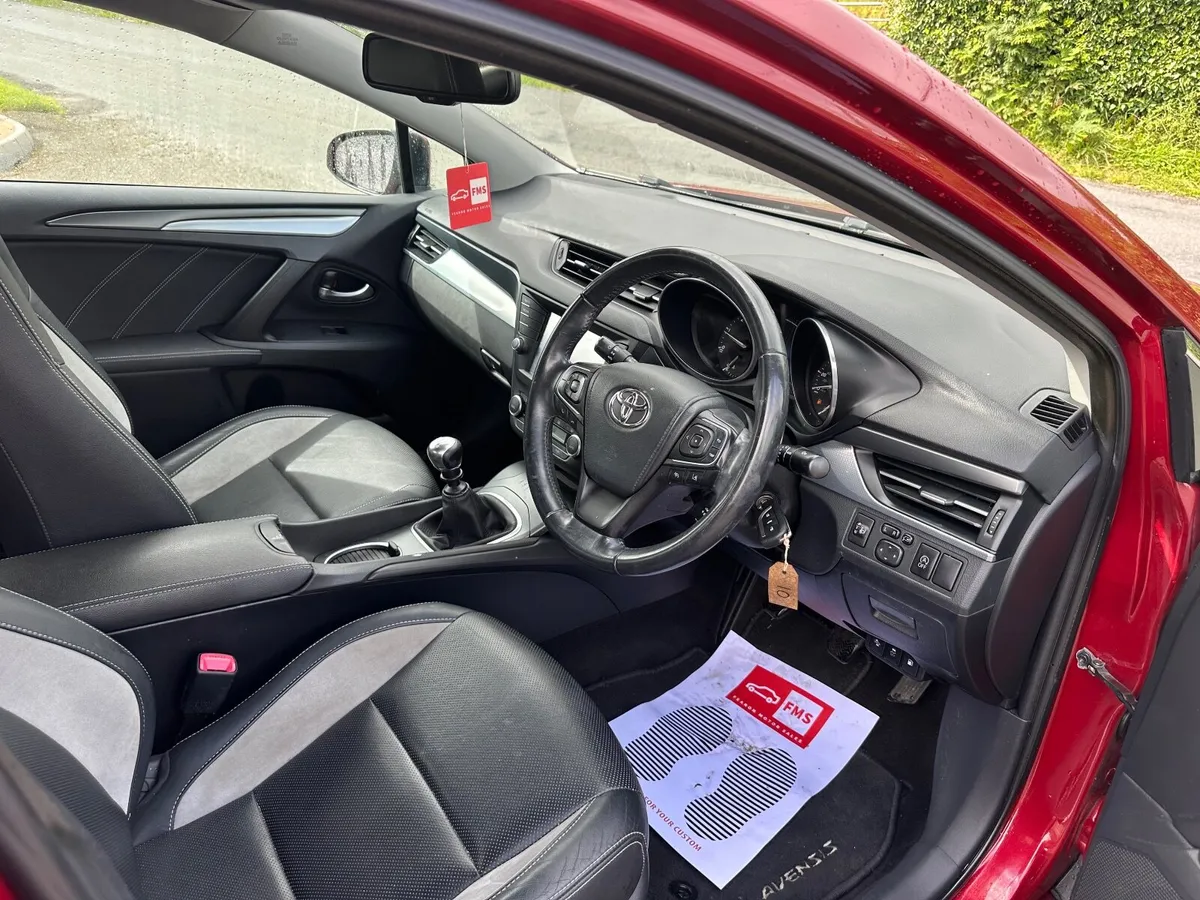 2017 Toyota Avensis. Damage repairable - Image 4