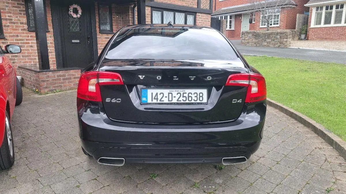 VOLVO S60 D4 AUTOMATIC 2014 VERY CLEAN CAR - Image 2