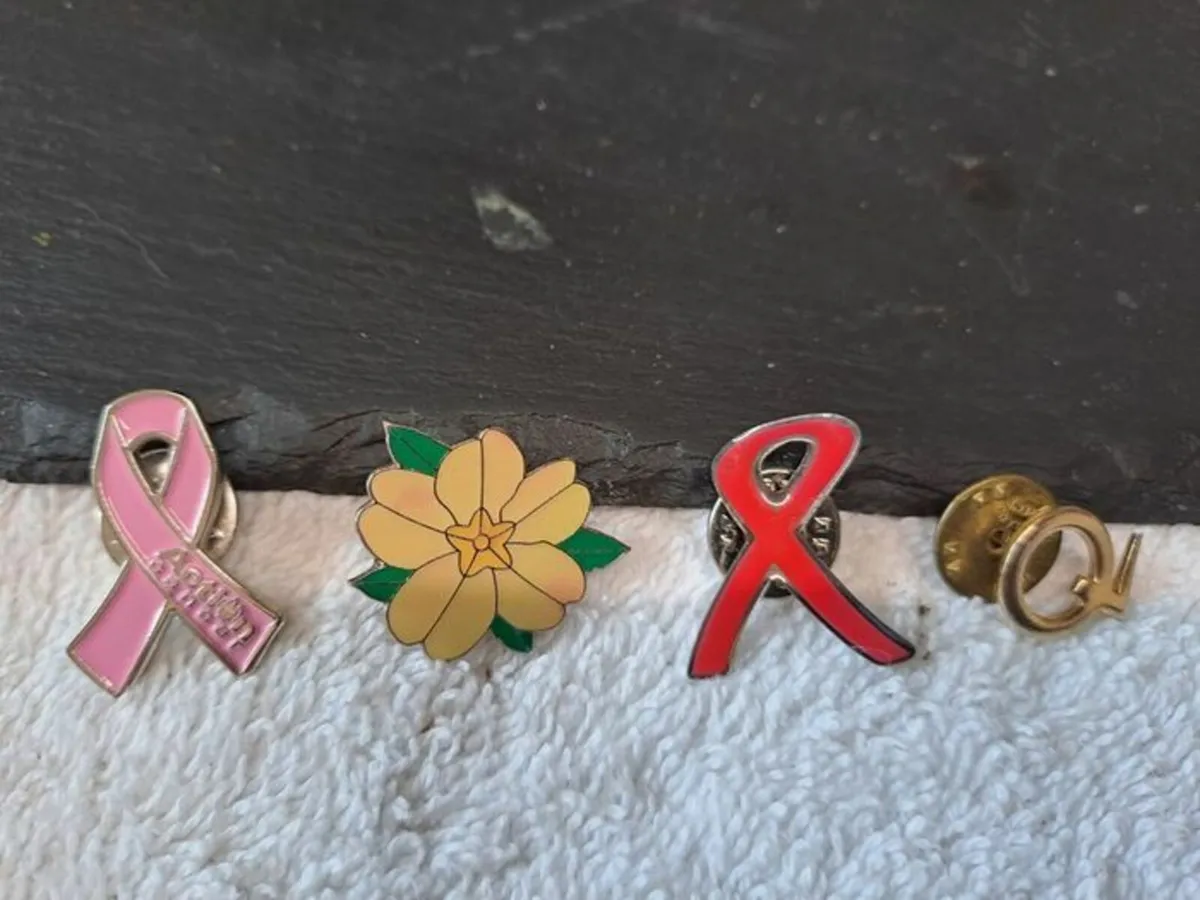 8 Pins - Image 3