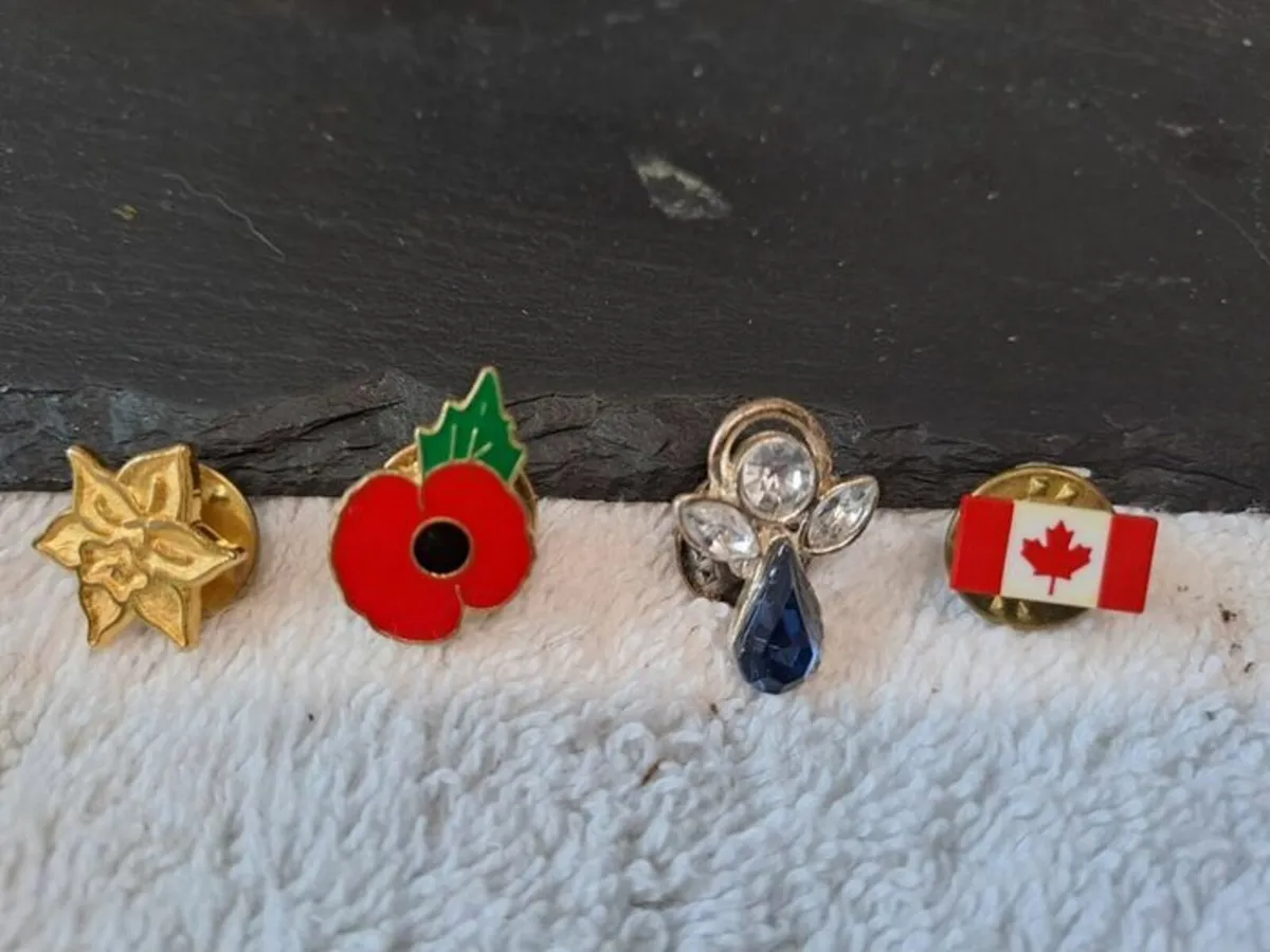 8 Pins - Image 4