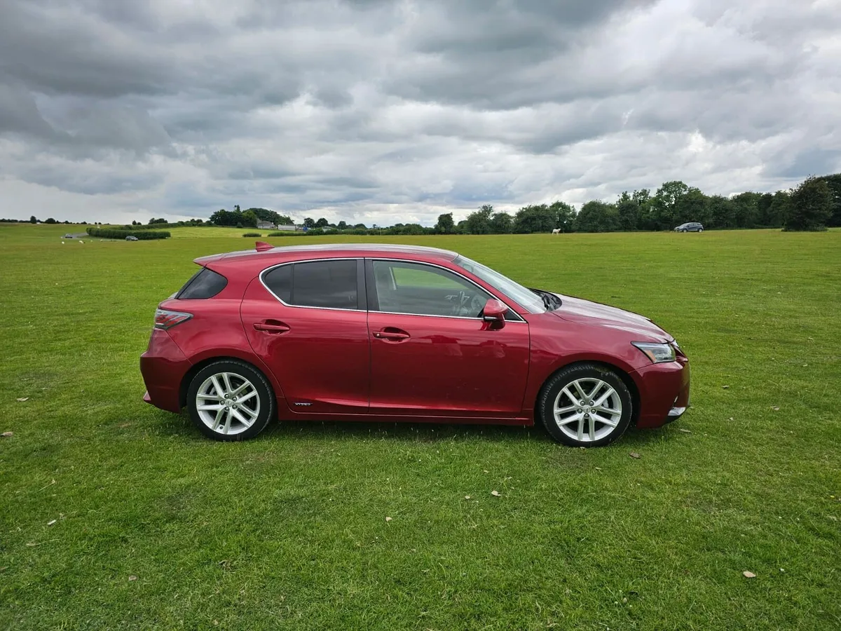 Lexus ct200h - Image 2