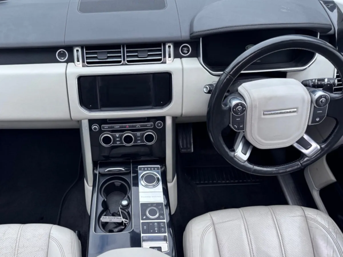 LAND ROVER RANGE ROVER VOGUE 3.0 TDV6 HIGH SPEC N1 - Image 2