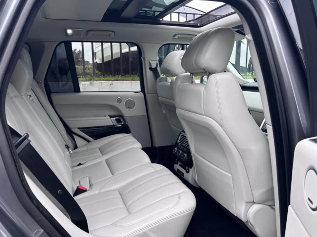 LAND ROVER RANGE ROVER VOGUE 3.0 TDV6 HIGH SPEC N1 - Image 4