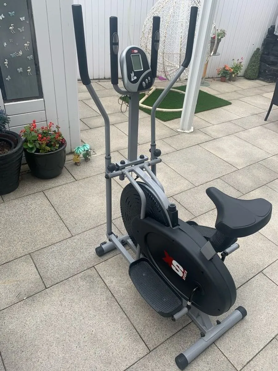 Cross trainer