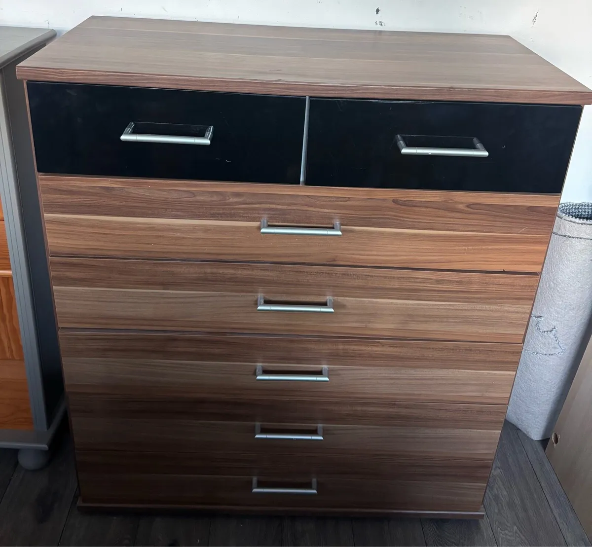 Chest of drawers