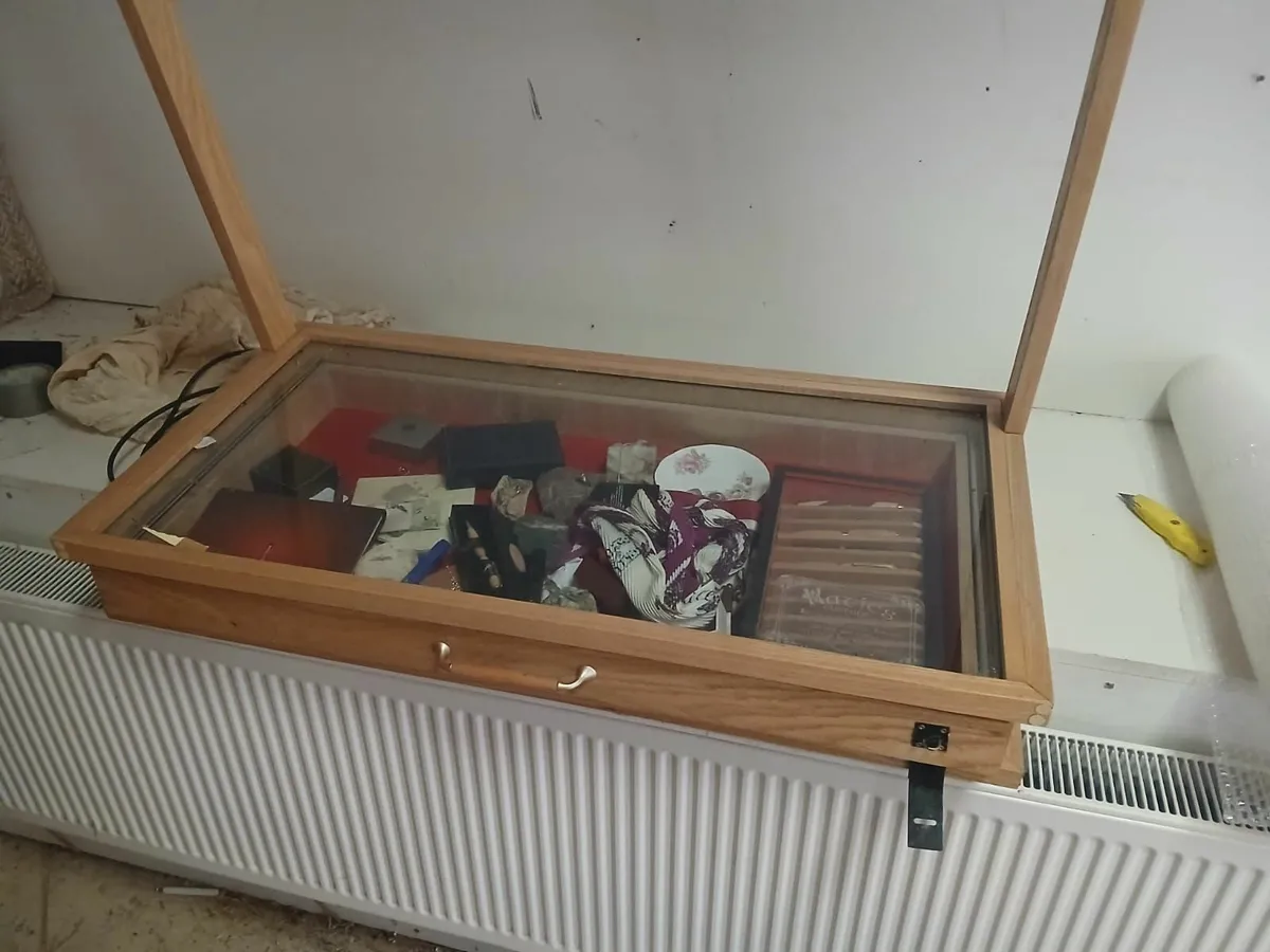 Display cabinet - Image 1