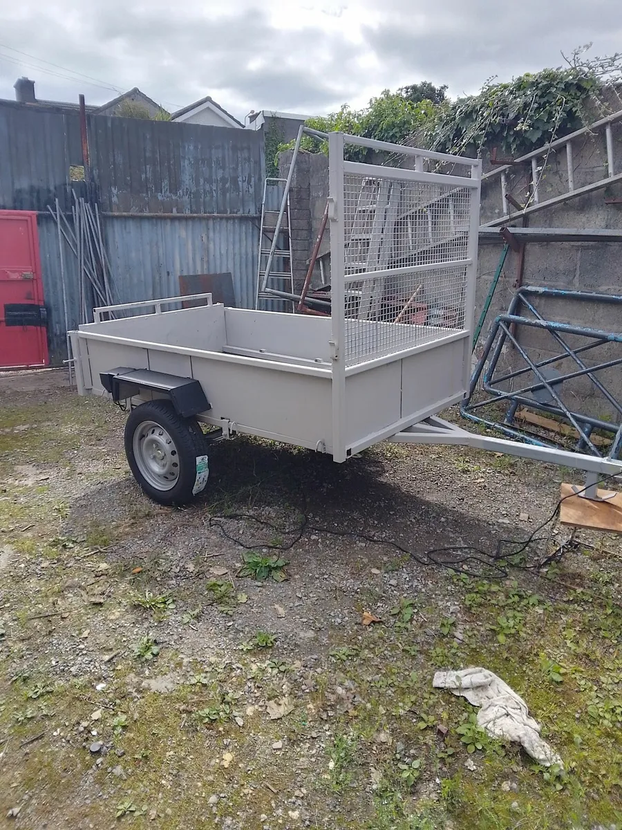 Trailer - Image 1