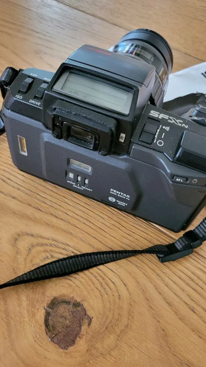 Pentax SFxn camera,  takes film - Image 2