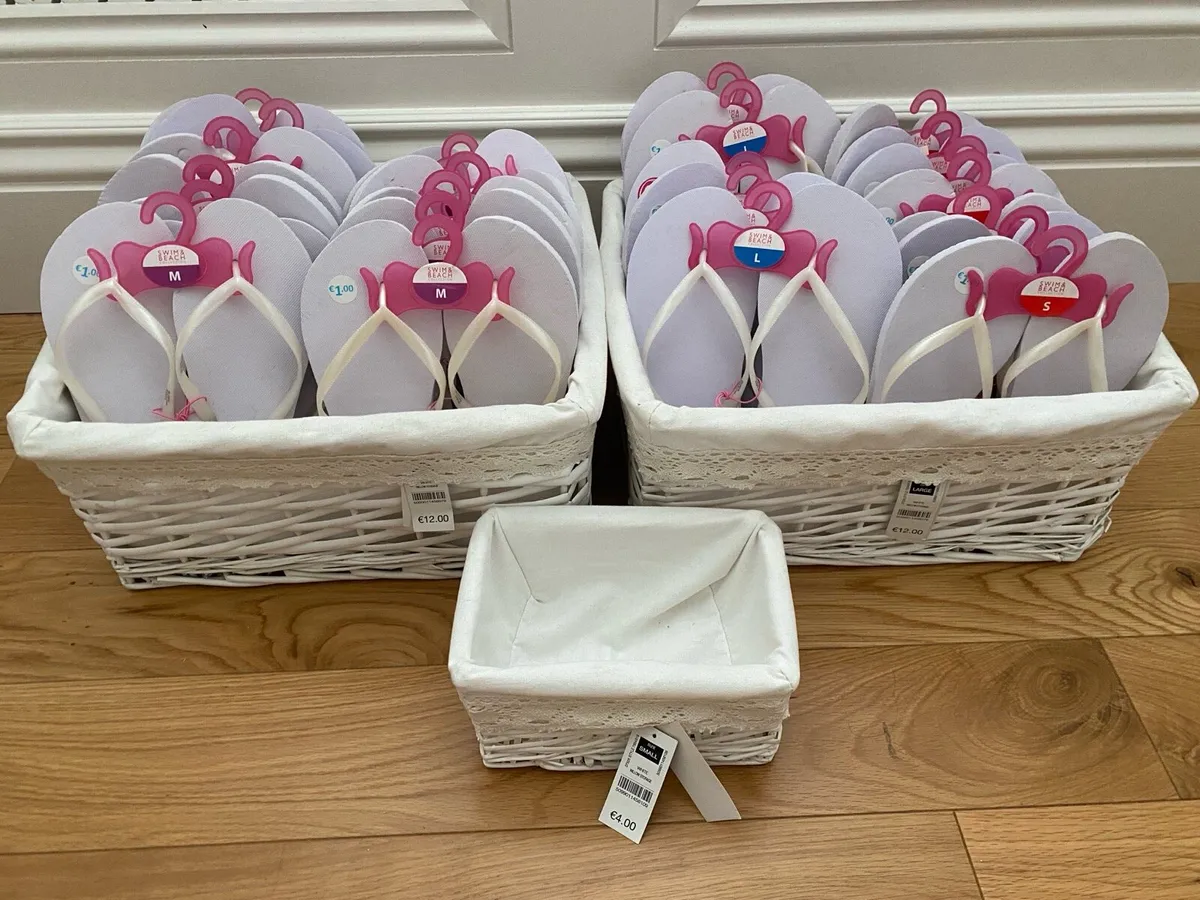 Wedding flip flops&hangers - Image 1