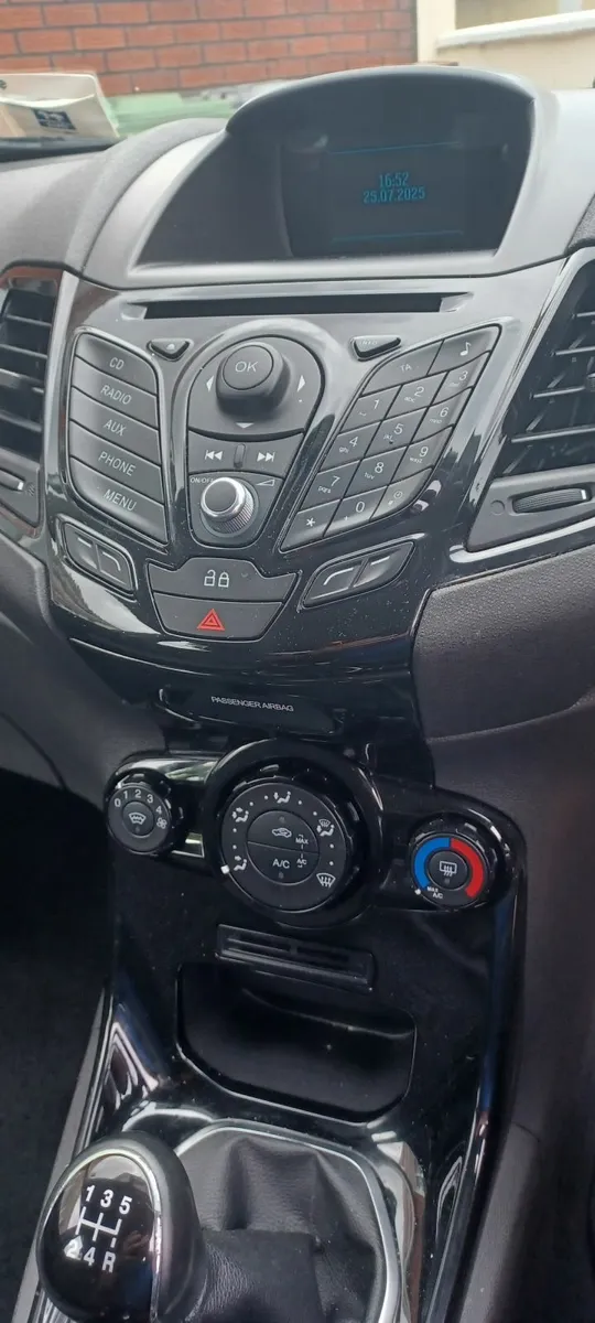 Ford Fiesta 2013 - Image 2