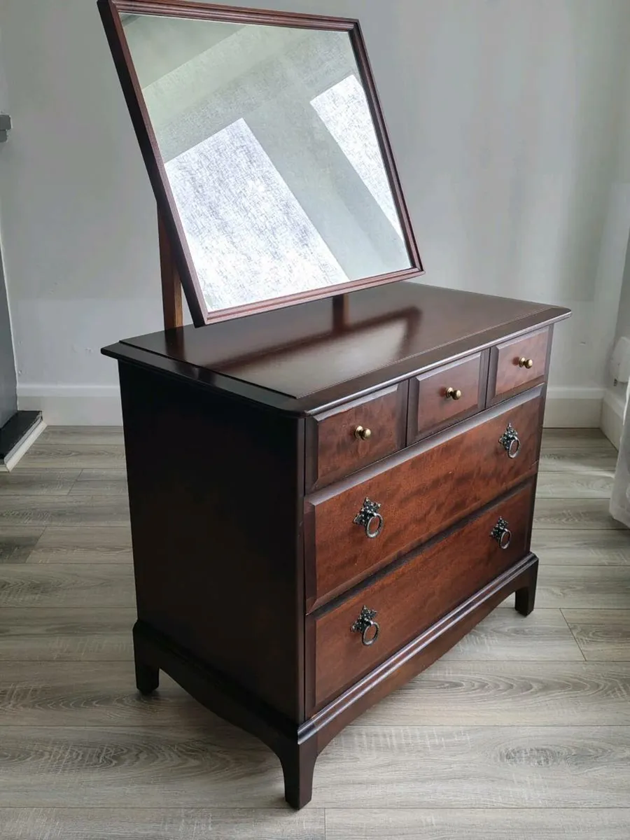 Stag Minstrel chest of drawers - Image 1