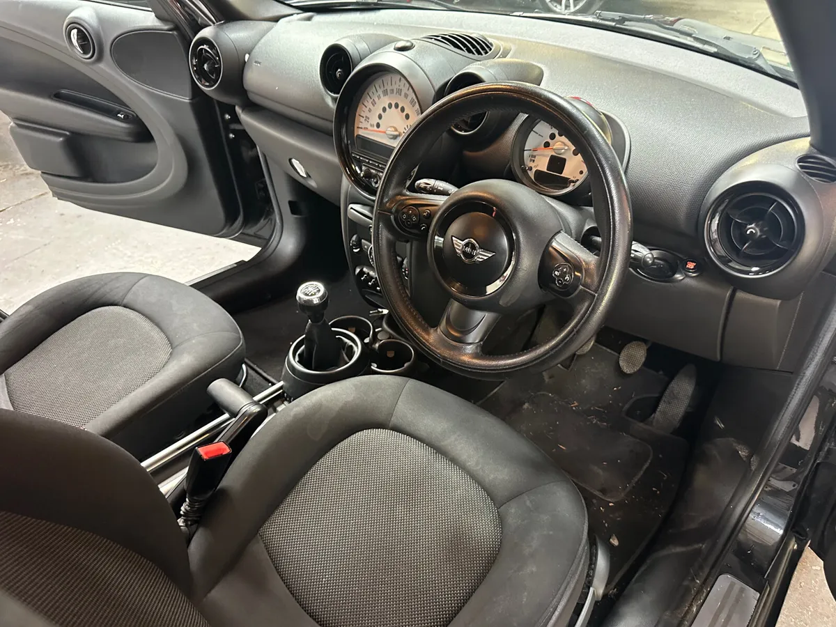 Mini Countryman 1.6 L 5-door diesel very low miles - Image 4
