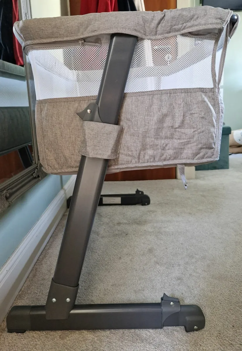 Baby side crib Nested Cozi sleeper - Image 1