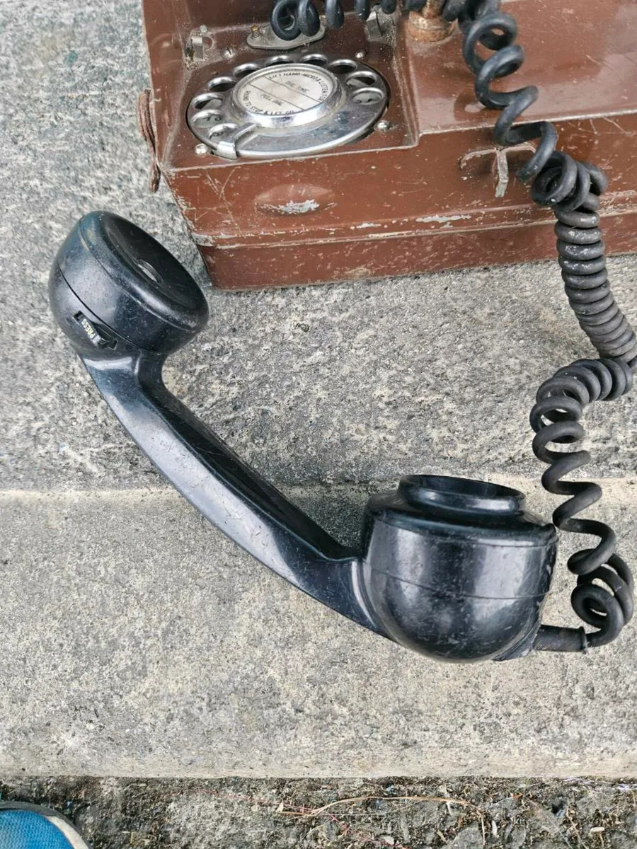 Vintage Mobile Field Telephone - Image 4