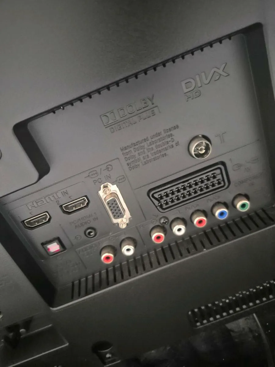 Tv/dvd player & stand - Image 4