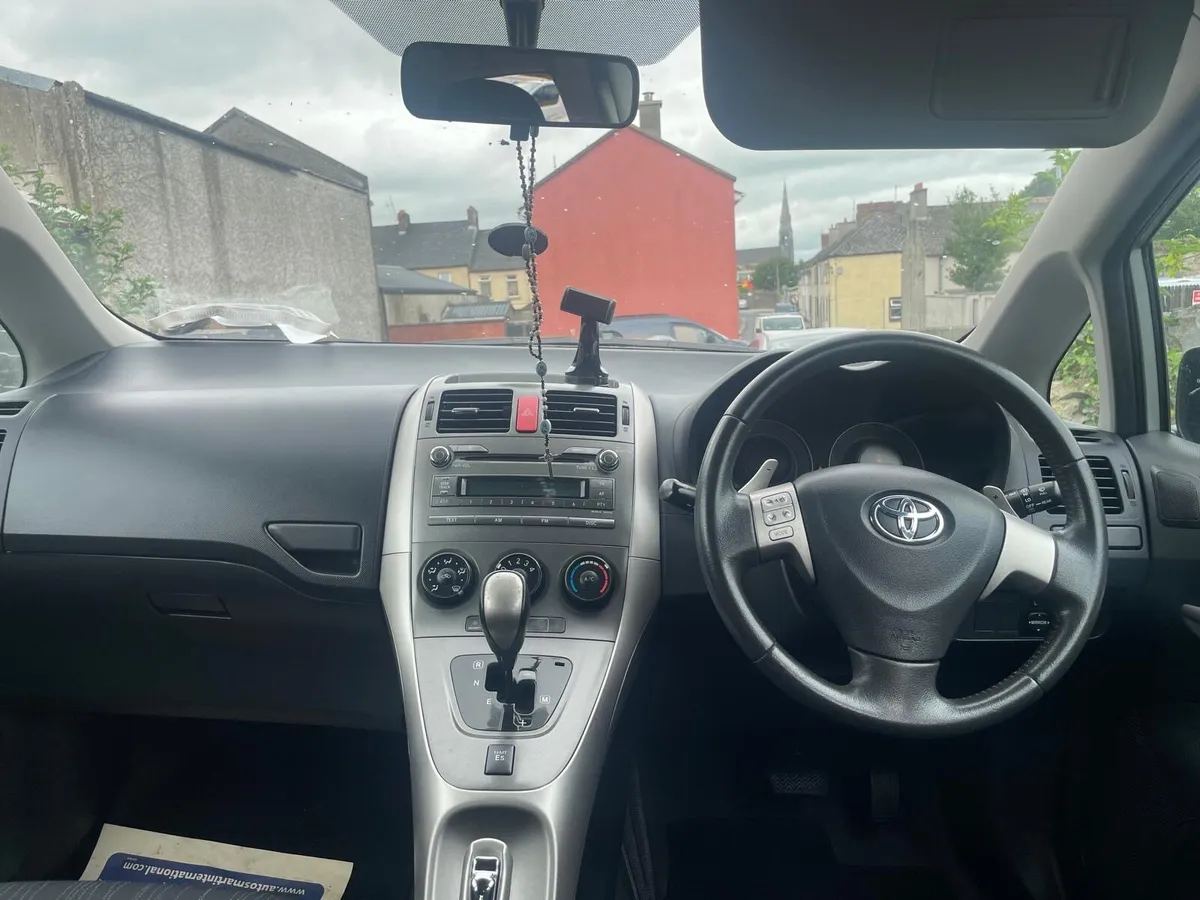 Toyota Auris Automatic 2009 - Image 2