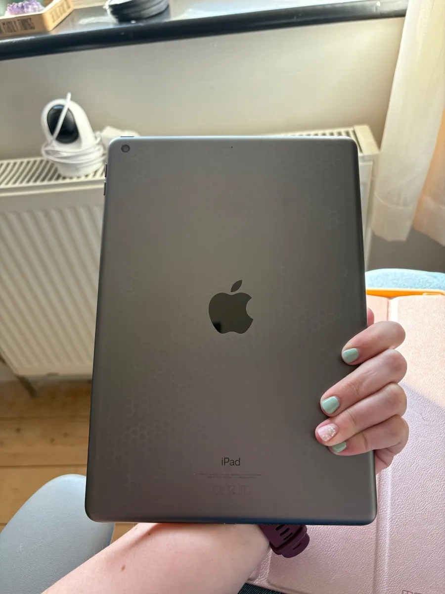 Apple iPad - Image 2