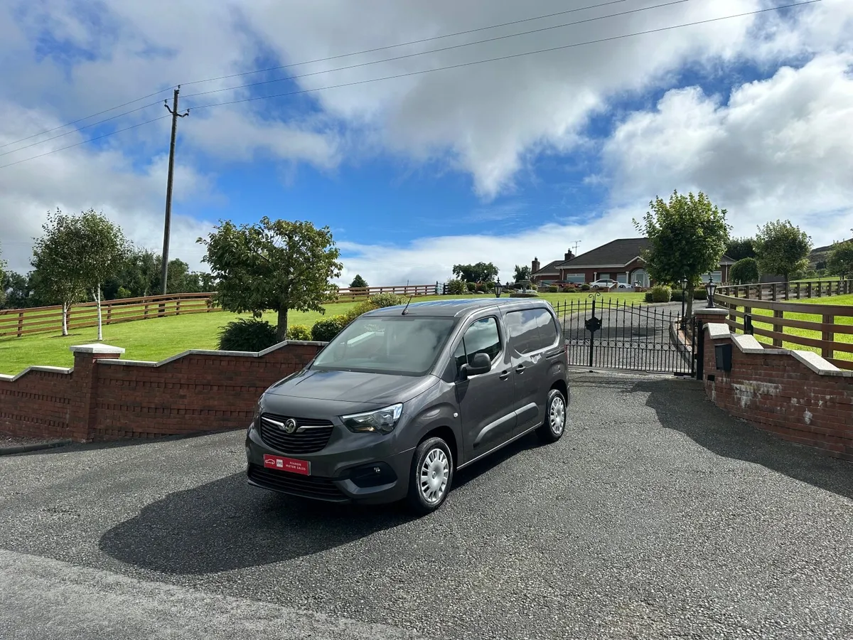 2021 Vauxhall Combo Damage Repairable - Image 2