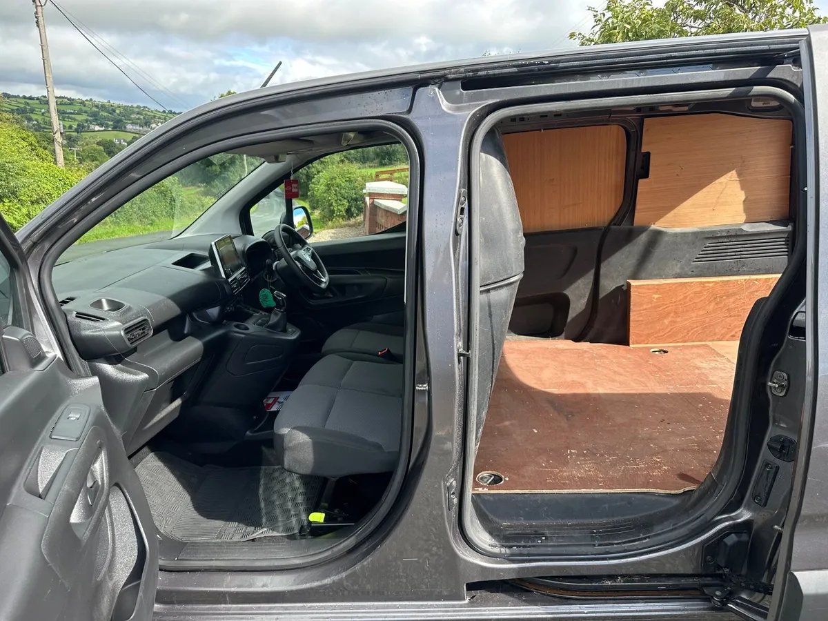 2021 Vauxhall Combo Damage Repairable - Image 3