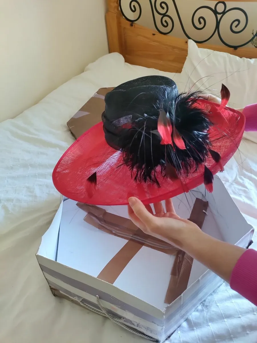 Red Races or Wedding Hat - Image 1