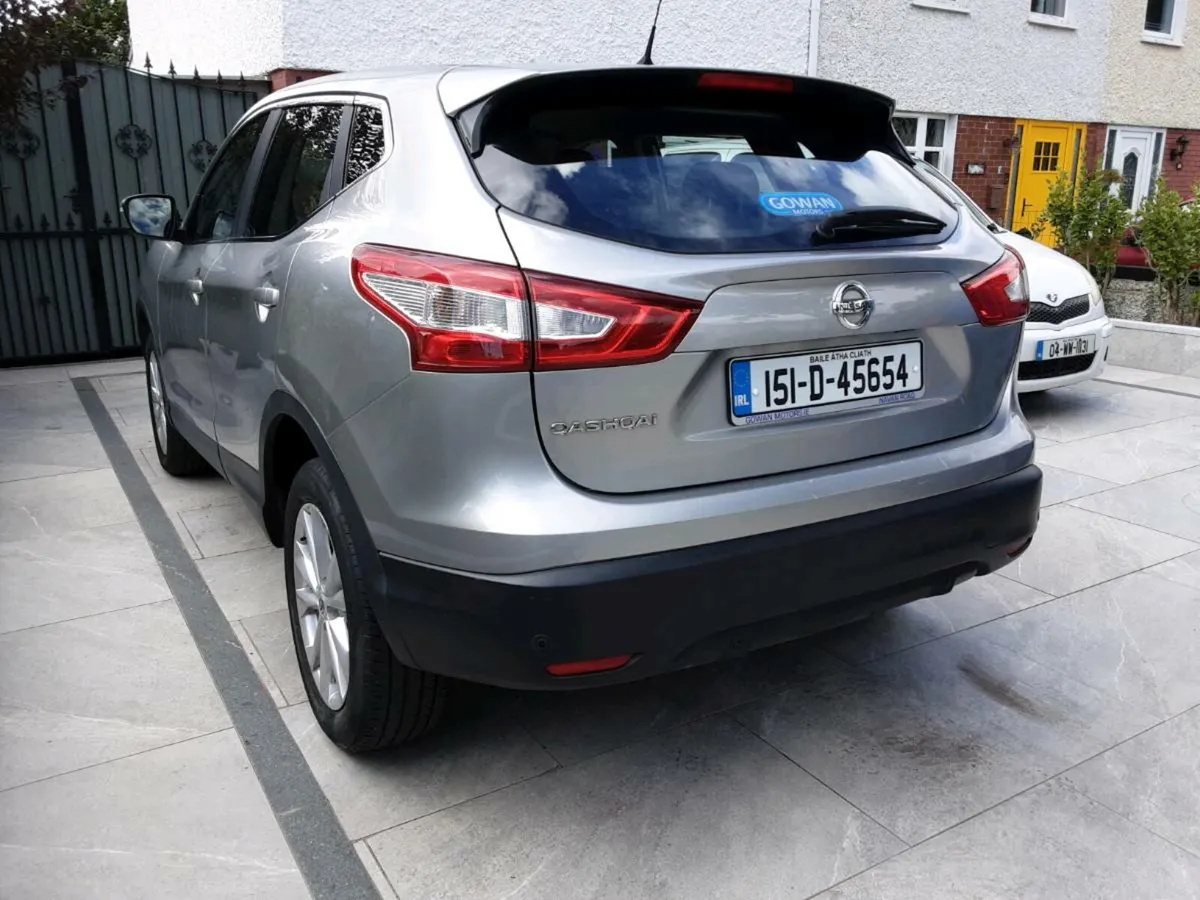 Nissan qashqai 1 owner from new low mileage - Image 2