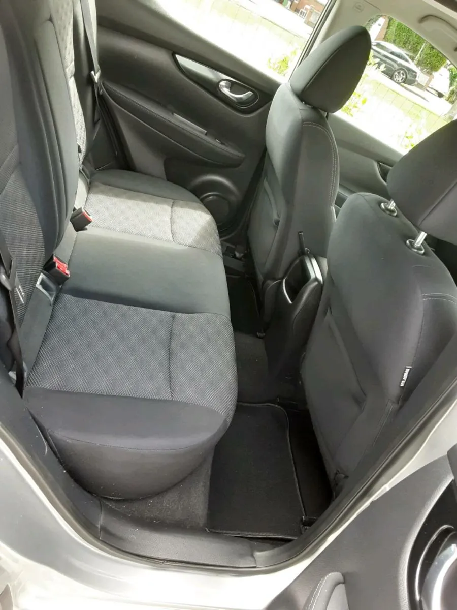 Nissan qashqai 1 owner from new low mileage - Image 4