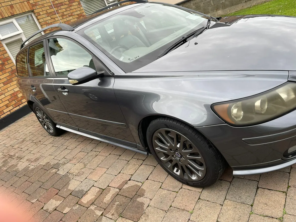 Volvo v50 T5 Manual AWD - Image 2