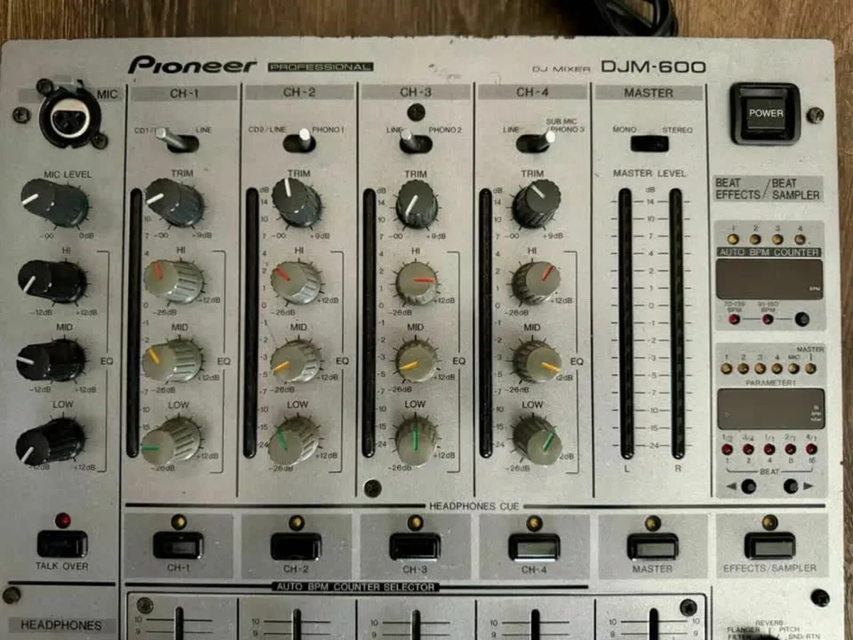 Pioneer DJM-600 DJ Mixer - Image 3